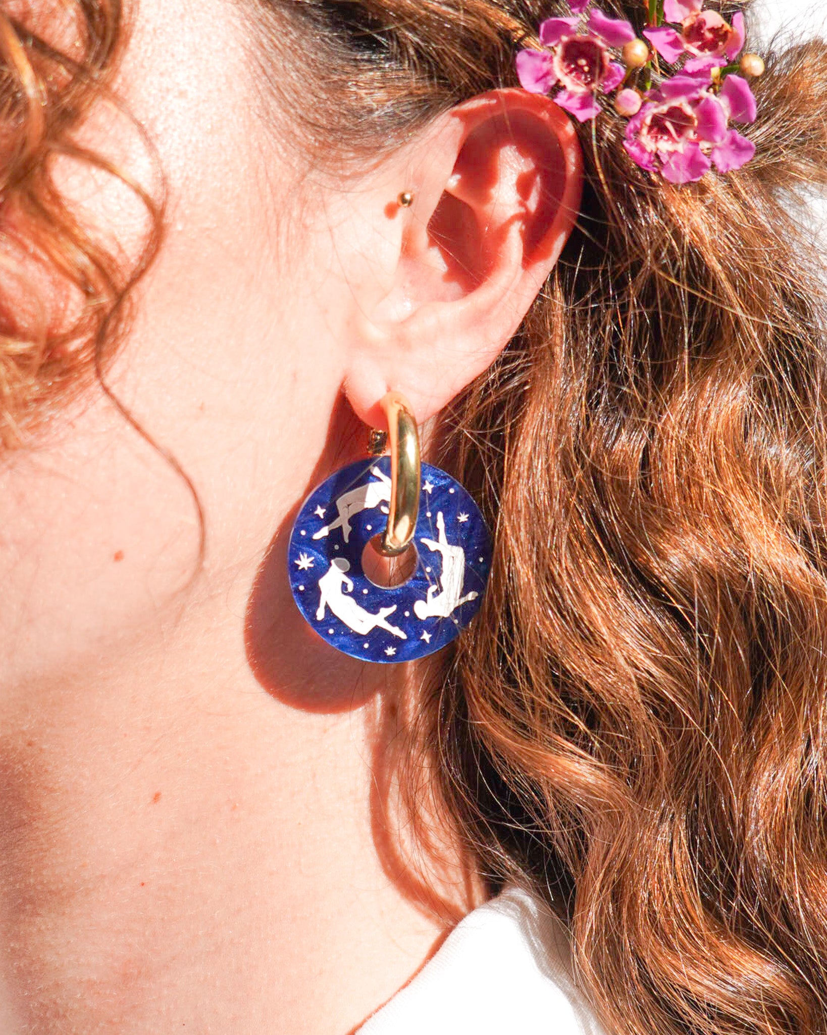 Floating Women Hoops